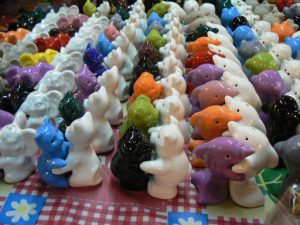 Thailand, Bangkok - night market (salt and pepper shakers)