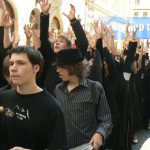 Dramatic pro-Israel demonstration in front of Prague synagogue.