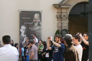 Thousands of tourists every day at Prague Castle.