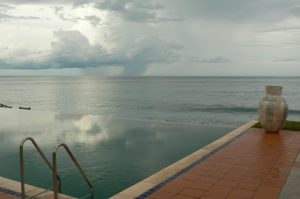 ‘Infinity’ swimming pool at Clube Naval.