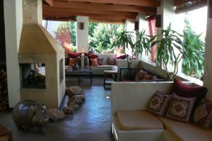 Lobby of Kiboko Town Hotel in Lilongwe.