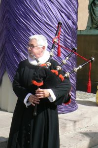 Cathedral clergyman welcoming people with his bagpipe