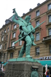 Heroic war statue.
