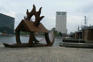 Modern sculpture by the Sydhavnen canal.