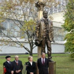 Gay Walt Whitman Statue Unveiled in Moscow by Hillary with Homophobic Mayor’s Approval