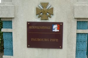 Sign at the entrance to the cemetery