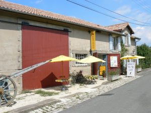 Cafe and entrance to the 14-18 Museum