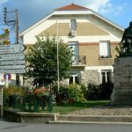 In the center of Dun-sur Meuse is a plaza with