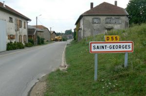 The road enters St Georges, a modest farm village