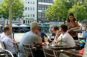 Pizza reward for Swedish athletes after a day at the