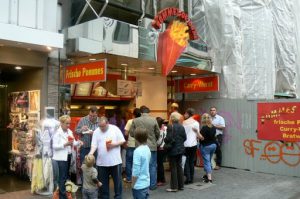 Lining up for deep-fried pommes