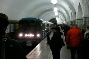 Typical subway traffic at Park Kultury station