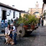 Tourists on Avenida Norte