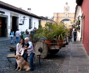 Tourists on Avenida Norte