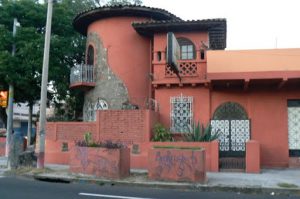 Midscale house in the city center