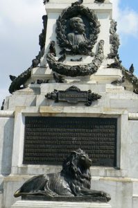 Plaza Libertad with Independence monument