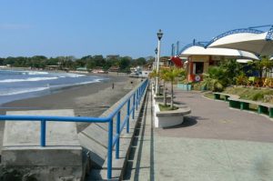 Along the beach in Libertad