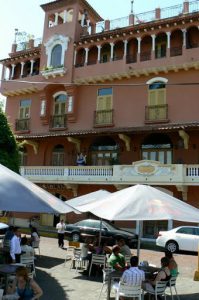 Grand colonial restaurant and cafe on Parque Bolivar