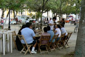 Family gathering at Parque Central