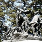Memorial sculpture to the freedom fighters (Natives vs American William