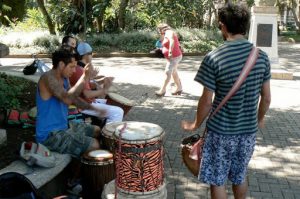 Entertainers in Parque Morazin