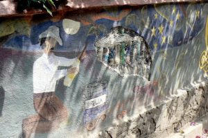 Wall made of bottles, mesh and stucco