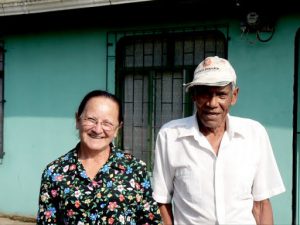 Husband and wife live on the way to Monteverde