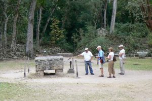 Altar Q depicts 16 kings in the dynastic succession of