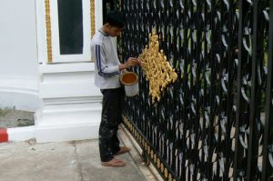 Painting gate at Presidential mansion