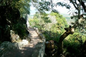 Walkway down from Phou Si hill