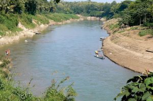 Life along the Nam Khan River.