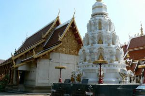 A rather elaborate chedi with niches around its three-tiered base.