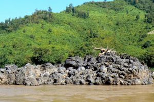 Along the way are massive outcroppings of rock