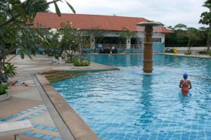 Jomthien: swimming pool at View Talay 3 condo tower