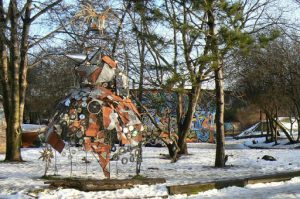 Metal sculpture (giant bird)