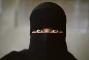 Yemeni woman wearing full length burka (photo credit: http://stevemccurry.wordpress.com/2011/02/07/yemen-at-the-crossroads/)