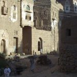 Yemen - Traditional architecture with kids playing (photo credit: http://www.travelblog.org/Photos/307092)