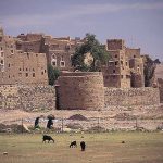 Yemen - Amran town rocks walls and houses (photo credit: jorgetutor.com)