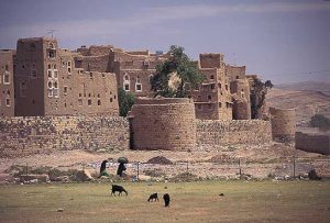 Yemen - Amran town rocks walls and houses (photo credit: jorgetutor.com)
