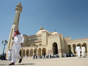 Bahrain - man with cell phone at Grand Mosque (photo-msnbc.msn.com)