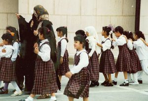 Bahrain - school children  (photo-galenfrysinger.com)