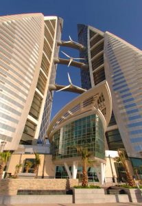 Bahrain - wind turbines at World Trade Center  (photo-e-architect.co.uk)