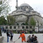 Turkey, Istanbul - mosque and tourists