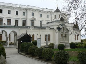 On the west side of the palace is a chapel