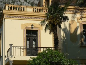 Details on mansion at harbor