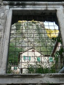 High cliffs above old town