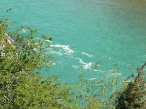 Montenegro, Podgorica: Moraca River clear water