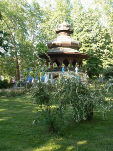 Bosnia-Herzegovina, Sarajevo City: cafe kiosk in riverside Atmejdan Park