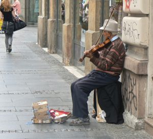 Serbia, Belgrade: old town street musician