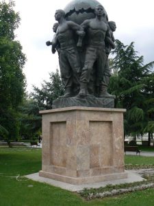 Macedonia, Skopje: united workers statue